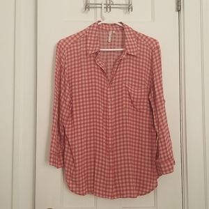 Light and airy blouse. 3/4 sleeve or roll up. Mellow pink, orange and beige.